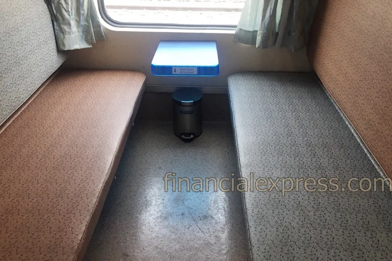 Humsafar Express, Humsafar Express features, Humsafar Express photos, Humsafar Express review