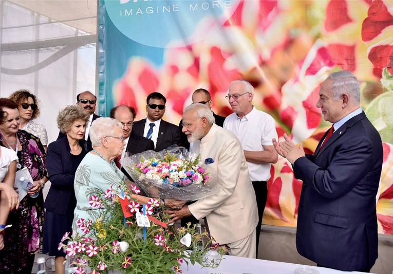 Narendra Modi in Israel, Narendra Modi in Israel pics, Narendra Modi in Israel images, Narendra Modi in Israel news, Narendra Modi in Israel latest, Narendra Modi in Israel gifts, Narendra Modi in Israel Benjamin Netanyahu