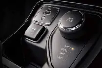  The SelecTrac all-wheel-drive system available with the Jeep Compass diesel enables the drive to choose between different road conditions 