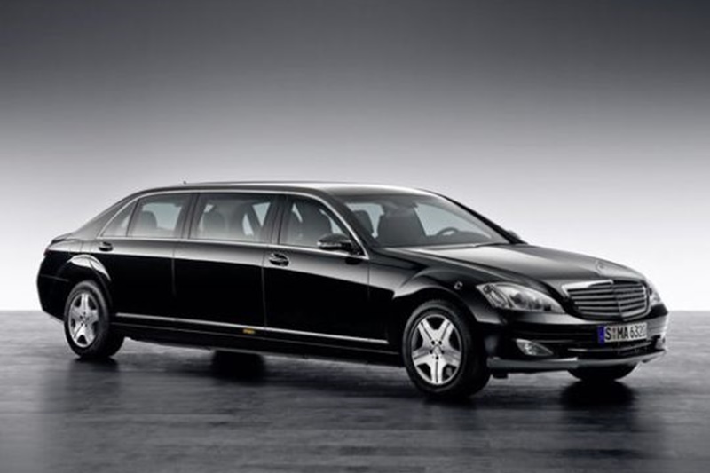 The official set of wheels for the President of India is the Mercedes-Benz S Class (S600) Pullman Guard. It is the flagship model from Mercedes-Maybach, which went on to become the official car for head of state and individuals who are particularly at high risk. A stretch limo, the S600 Pullman Guard is also armoured, we're talking real bullet resistance here!