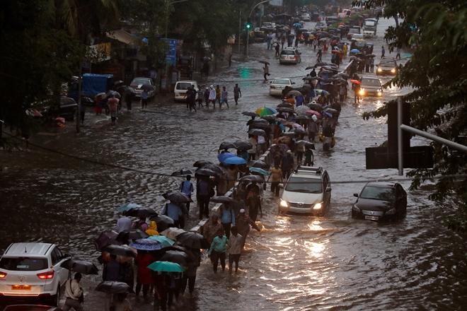 mumbai rains live updates trains traffic flights hugely hit severe waterlogging adds to woes throws normal life out gear weather
