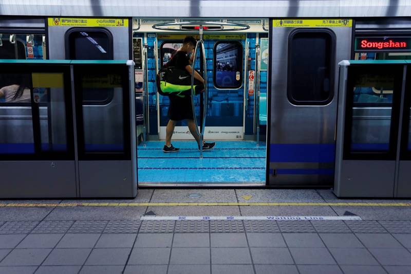 Summer Universiade, Summer Universiade taipei, taipei taiwan Summer Universiade, 2017 Summer Universiade, Taipei subway train, Mass Rapid Transit, Summer Universiade 2017, swimming pool floor, sports-themed train, sports-themed train taiwan