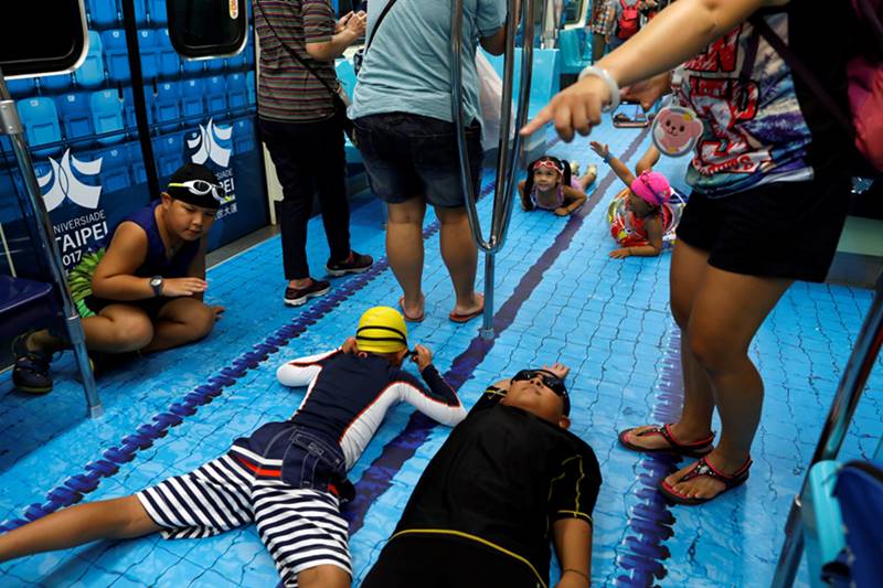 Summer Universiade, Summer Universiade taipei, taipei taiwan Summer Universiade, 2017 Summer Universiade, Taipei subway train, Mass Rapid Transit, Summer Universiade 2017, swimming pool floor, sports-themed train, sports-themed train taiwan