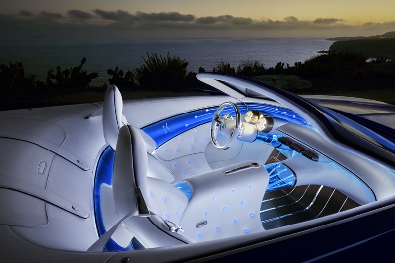The Vision Mercedes-Maybach 6 Cabriolet is designed to anticipate the needs of its passengers and to provide the required information and solutions in real time. The user experience also combines ultimate luxury with intelligence. In addition to the touch-only control and intelligent navigation linked to the appointment calendar, another example is the Concierge function, it is possible to talk to the concierge like talking to a friend, i.e. freely, without using predefined voice commands. This enables full concentration of the tasks of driving.
