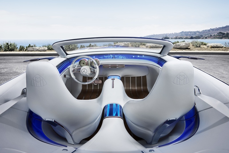 The flowing interior design idiom brings luxury element on the outside exterior and inside at par. The formal flow of the areas from the rear into the interior gives rise to a typical yacht feeling. A light wing flows in a curve across the door trim and the centre tunnel into the seat landscape, creating a 360° open-air luxury lounge.