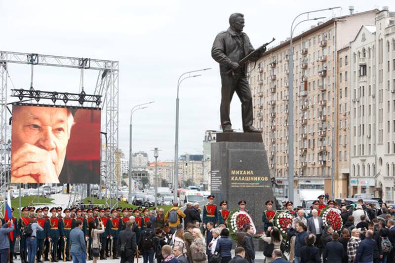 AK-47 rifle, Mikhail Kalashnikov, Kalashnikov monument, AK-47 rifle designer, AK-47 inventor, Kalashnikov, Kalashnikov ak-47, Kalashnikov pics, Kalashnikov monument pics