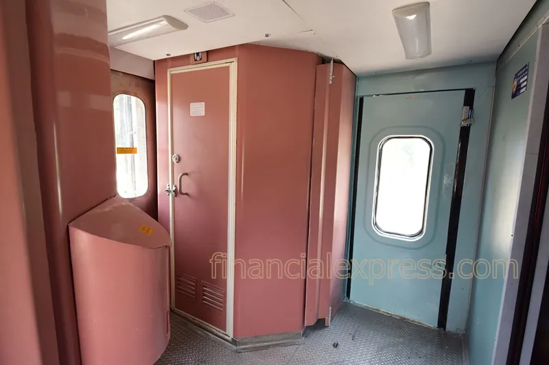 Anubhuti coach, anubhuti express, anubhuti luxury coach, shatabdi trains