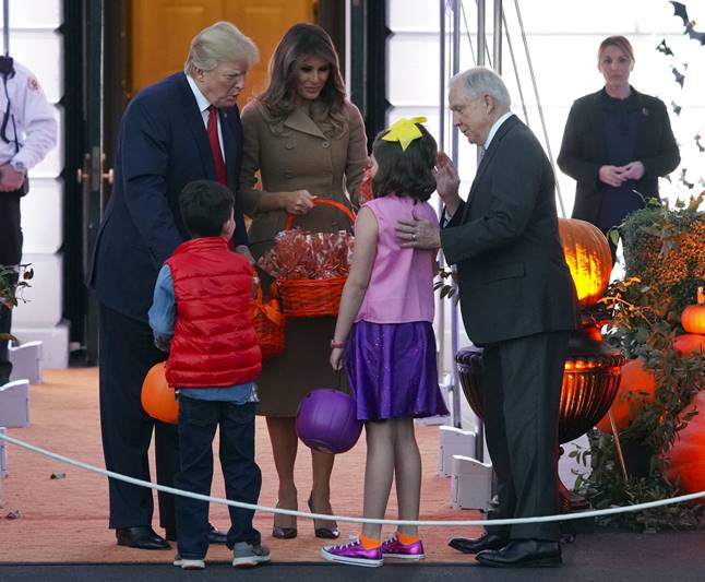 halloween halloween 2017, donald trump, melania trump, halloween at white house, halloween 2017 at white house, donald trump celebrates halloween