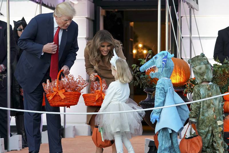 halloween halloween 2017, donald trump, melania trump, halloween at white house, halloween 2017 at white house, donald trump celebrates halloween