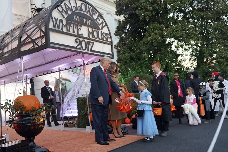 halloween halloween 2017, donald trump, melania trump, halloween at white house, halloween 2017 at white house, donald trump celebrates halloween