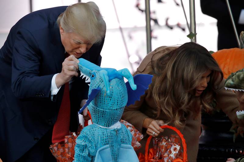 halloween halloween 2017, donald trump, melania trump, halloween at white house, halloween 2017 at white house, donald trump celebrates halloween