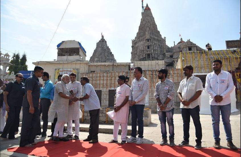 narendra modi, modi, pm modi, narendra modi in gujarat, narendra modi gujarat visit, modi in gujarat, modi gujarat visit, prime minister modi, vadodra, pm in vadodra, india news, latest news