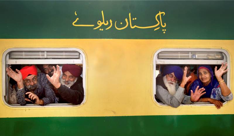 guru nanak jayanti, guru nanak jayanti 2017, guru nanak jayanti celebrations, guru nanak jayanti rituals, guru nanak jayanti gatka, guru nanak jayanti gurudwara, guru nanak jayanti india, guru nanak jayanti news, about guru nanak jayanti, guru nanak jayanti kritan, guru nanak jayanti nagar kirtan, guru nanak jayanti katha, guru nanak jayanti langar, Pakistan India Sikh, sikh, sikhs in india, guru nanak dev