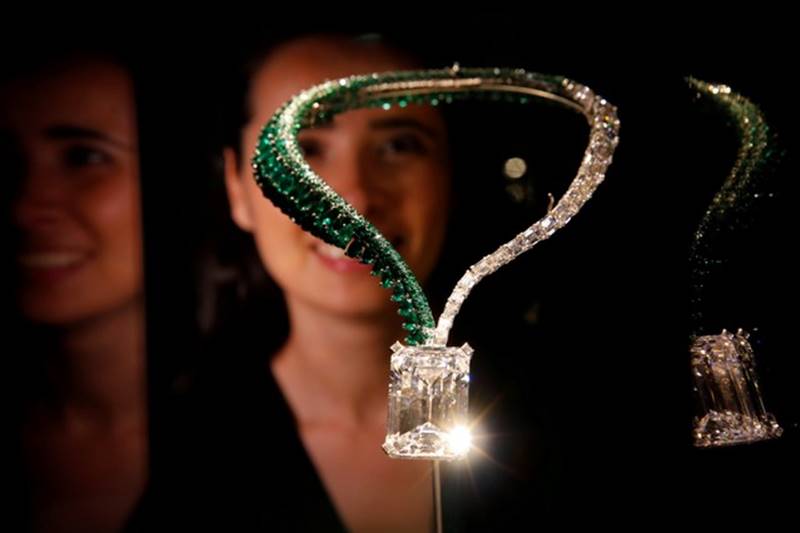 diamond, giant diamond, Geneva auction, diamond at Geneva auction, pink diamond, emerald necklace, necklace, Le Grand Mazarin, Swiss jeweler de Grisogono, auction