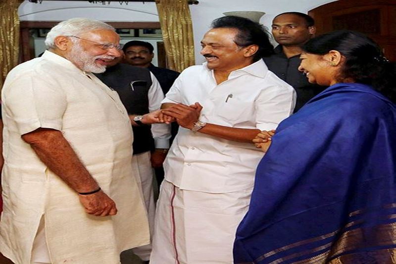 PM Narendra Modi visits DMK chief M Karunanidhi, PM Narendra Modi visits DMK chief M Karunanidhi 2017, Gopalapuram residence in Chennai, Modi sat next to Karunanidhi and held his hands, Governor Banwarilal Purohit, Chief Minister Palaniswami, DMK Working President M K Stalin, ailing party president M Karunanidhi