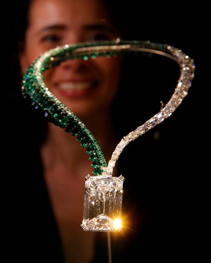 diamond, giant diamond, Geneva auction, diamond at Geneva auction, pink diamond, emerald necklace, necklace, Le Grand Mazarin, Swiss jeweler de Grisogono, auction