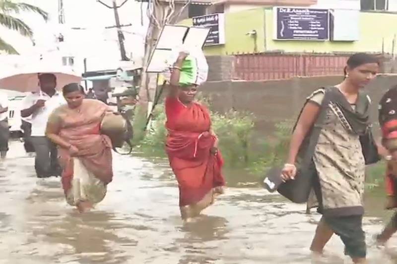 chennai rains, chennai rains live, chennai weather, chennai transport, tamil nadu rains, tamil nadu weather, Tiruvallur, Kancheepuram, chennai flights, chennai trains, chennai airport, tamil nadu weather, chennai weather forecast, weather forecast, chennai current weather, chennai temperature, chennai current temperature, chennai news, chennai latest news, tamil nadu news, tamil nadu latest news