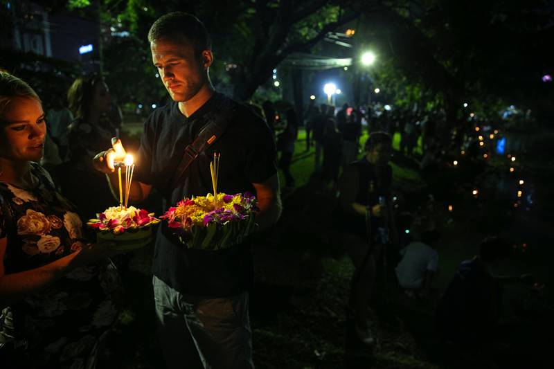 Thailand, floating basket festival, floating basket, late King Bhumibol Adulyadej, mourning, King Bhumibol Adulyadej