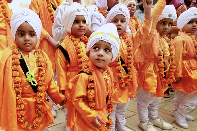 guru nanak jayanti, guru nanak jayanti 2017, guru nanak jayanti celebrations, guru nanak jayanti rituals, guru nanak jayanti gatka, guru nanak jayanti gurudwara, guru nanak jayanti india, guru nanak jayanti news, about guru nanak jayanti, guru nanak jayanti kritan, guru nanak jayanti nagar kirtan, guru nanak jayanti katha, guru nanak jayanti langar, Pakistan India Sikh, sikh, sikhs in india, guru nanak dev