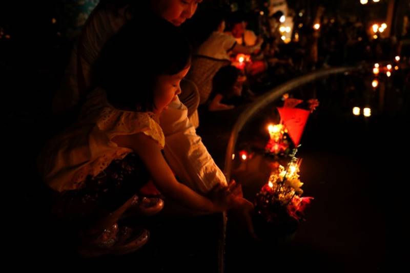 Thailand, floating basket festival, floating basket, late King Bhumibol Adulyadej, mourning, King Bhumibol Adulyadej