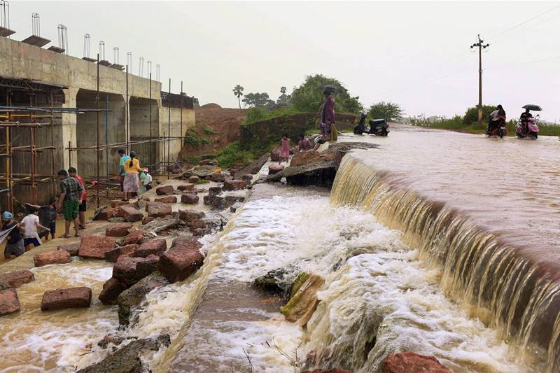 chennai rains, chennai rains live, chennai weather, chennai transport, tamil nadu rains, tamil nadu weather, Tiruvallur, Kancheepuram, chennai flights, chennai trains, chennai airport, tamil nadu weather, chennai weather forecast, weather forecast, chennai current weather, chennai temperature, chennai current temperature, chennai news, chennai latest news, tamil nadu news, tamil nadu latest news