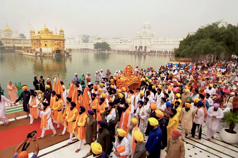 guru nanak jayanti, guru nanak jayanti 2017, guru nanak jayanti celebrations, guru nanak jayanti rituals, guru nanak jayanti gatka, guru nanak jayanti gurudwara, guru nanak jayanti india, guru nanak jayanti news, about guru nanak jayanti, guru nanak jayanti kritan, guru nanak jayanti nagar kirtan, guru nanak jayanti katha, guru nanak jayanti langar, Pakistan India Sikh, sikh, sikhs in india, guru nanak dev