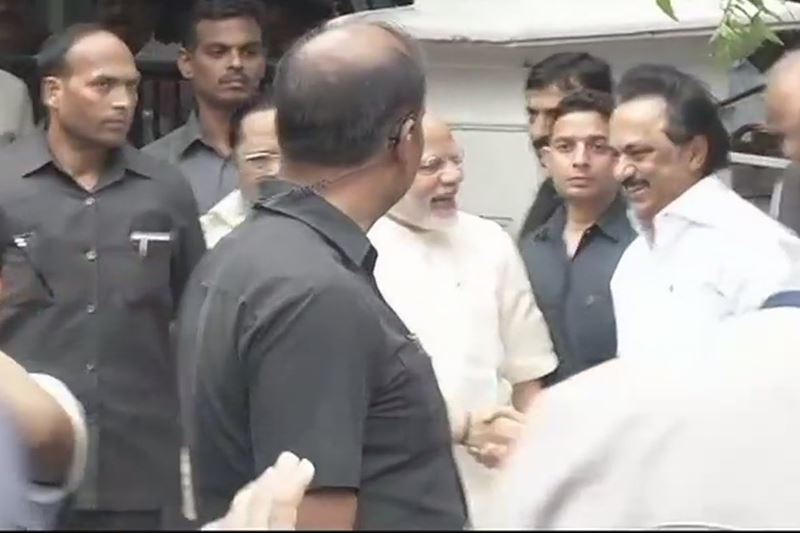 PM Narendra Modi visits DMK chief M Karunanidhi, PM Narendra Modi visits DMK chief M Karunanidhi 2017, Gopalapuram residence in Chennai, Modi sat next to Karunanidhi and held his hands, Governor Banwarilal Purohit, Chief Minister Palaniswami, DMK Working President M K Stalin, ailing party president M Karunanidhi