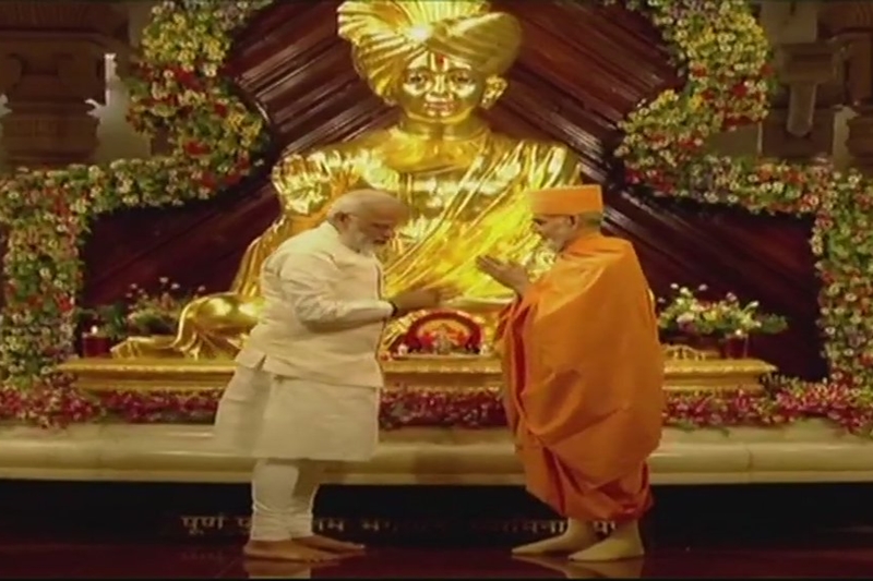 Narendra Modi in Gandhinagar, PM Modi participated in the silver jubilee celebrations of Swaminarayan Akshardham Temple, Narendra Modi in GandhinagaR 2017, ver jubilee celebrations of Swaminarayan Akshardham Temple, Swaminarayan Akshardham Temple