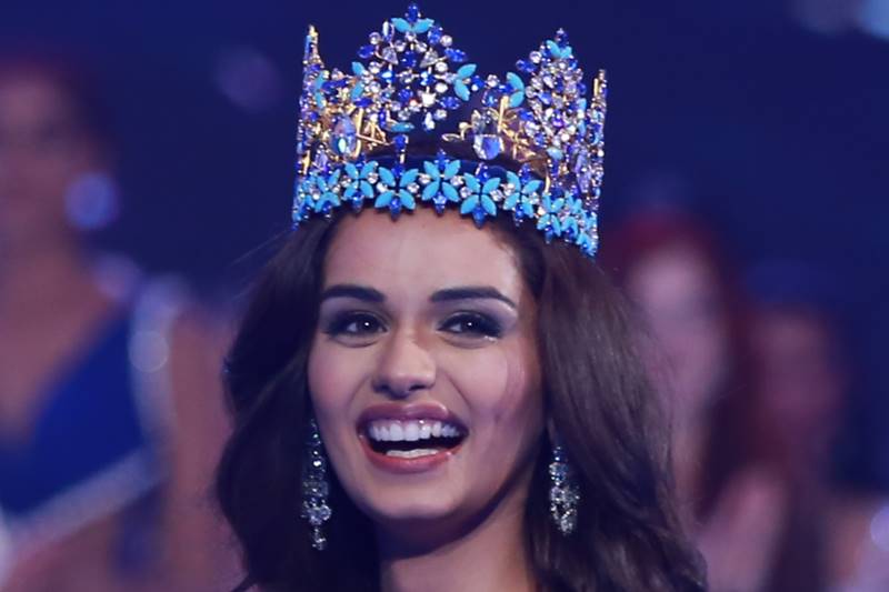 Chhillar was presented the crown by Stephanie Del Valle, the last year's Miss World winner from Puerto Rico. (Photo courtesy: Miss World official website)
