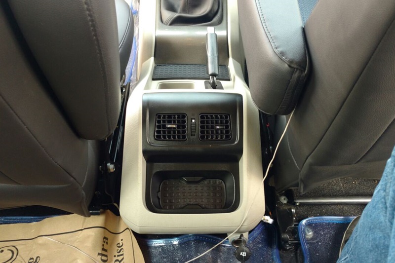 The rear seat gets rear A/C vents and a phone holder with a mobile charging cabin.