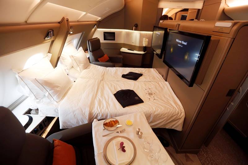 singapore airlines, Airbus A380, first class suites, luxurious suites, economy class, premium airlines, aircraft, airline, plane, sydney, singapore, A380s, first class seats