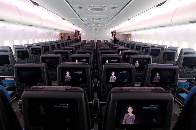 singapore airlines, Airbus A380, first class suites, luxurious suites, economy class, premium airlines, aircraft, airline, plane, sydney, singapore, A380s, first class seats