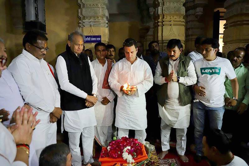 Rahul Gandhi, Congress president Rahul Gandhi, Congress chief Rahul Gandhi, Congress, rahul gandhi offers prayers at Somnath temple, Gujarat, rahul gandhi in gujarat, india news