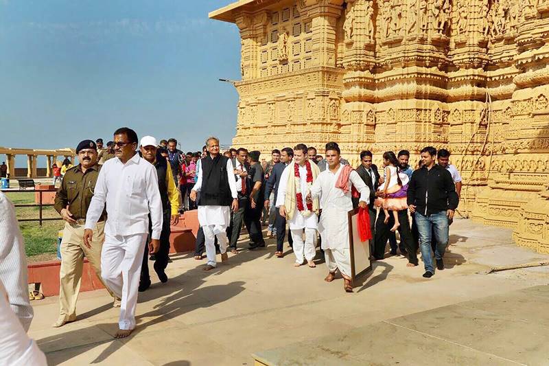 Rahul Gandhi, Congress president Rahul Gandhi, Congress chief Rahul Gandhi, Congress, rahul gandhi offers prayers at Somnath temple, Gujarat, rahul gandhi in gujarat, india news