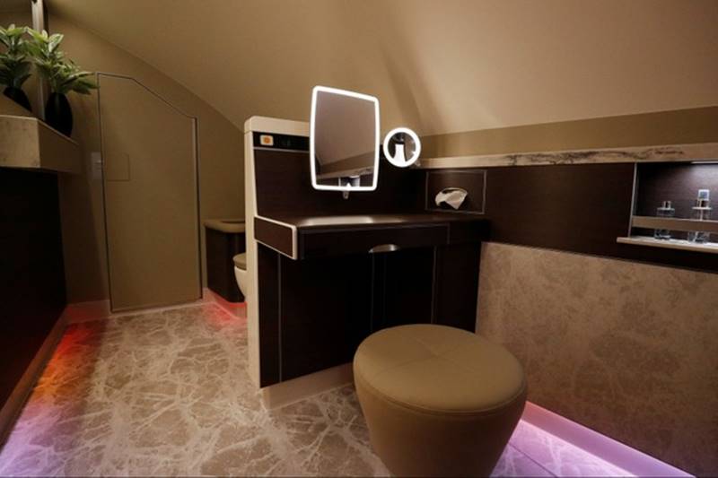 singapore airlines, Airbus A380, first class suites, luxurious suites, economy class, premium airlines, aircraft, airline, plane, sydney, singapore, A380s, first class seats