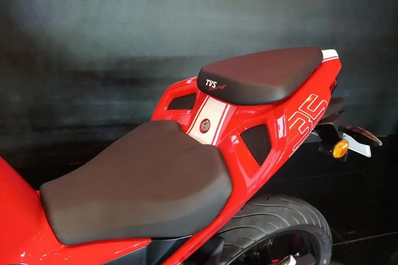 The rear seats on the Apache 310 RR look like they can actually fit a pillion, although don't expect it to be the most comfortable seat in the world, the Apache RR 310 is a track machine after all. But that racing stripe is really something!