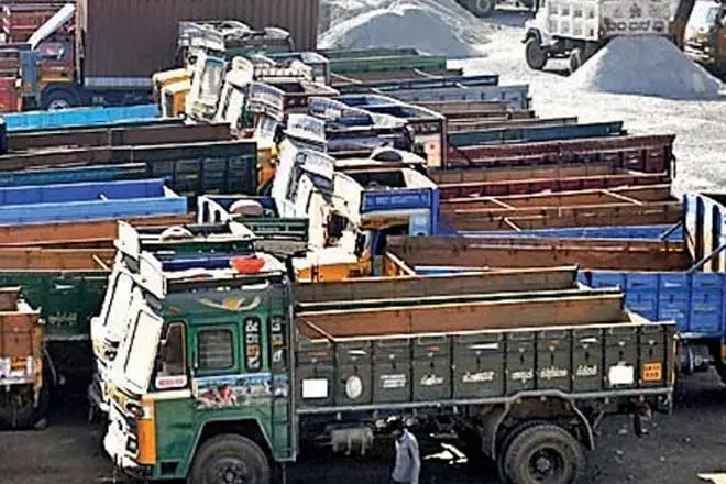 Trucks, Medium and heavy commerical vehicles, Commerical vehicles