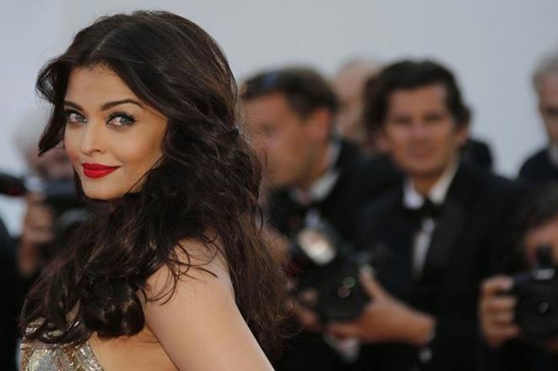 Most searched celebrity, deepika, sunny leone, katrina kaif, padmavati, tiger zinda hai, priyanka chopra, yahoo, kareena kapoor, aishwariya rai