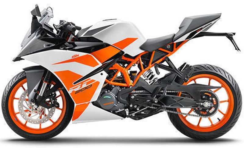 KTM RC 200: The only motorcycle in the list with a supersport stance, KTM RC200 comes mounted with a 199.5cc, liquid-cooled, single cylinder engine paired with a six-speed transmission. The engine churns out 24.6 bhp and 19.2 Nm. Those not looking for a supersport can go for KTM 200 Duke, which is priced at Rs 1.5 lakh (ex-showroom, Delhi). The two do not feature ABS. Besides delivering on everyday usage, the RC 200 is fully capable to take on a race track as well. Price: 1.78 lakh (ex-showroom, Delhi)