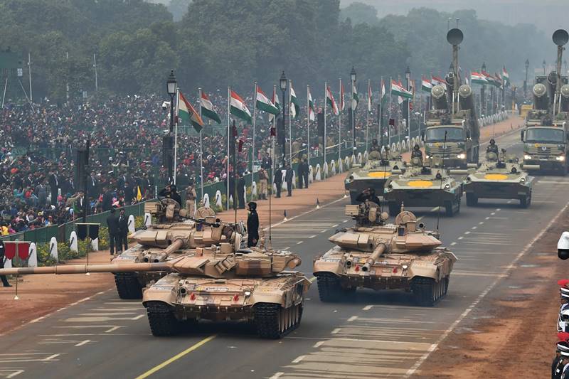 Today, Delhiites wake up to cold weather, coupled with light rain, fog and faced major traffic restrictions those who are passing through central Delhi as full dress rehearsal for the Republic Day parade was held at Rajpath. Every year on January 23, Republic Day full dress rehearsal happens. The ceremonial parade on January 26 is slated to begin at 9:50 am from Vijay Chowk and proceed towards the Red Fort Grounds through Rajpath, India Gate, Tilak Marg, Bahadur Shah Zafar Marg and Netaji Subhash Marg. Let us take a look at some of the images from the dress rehearsal: