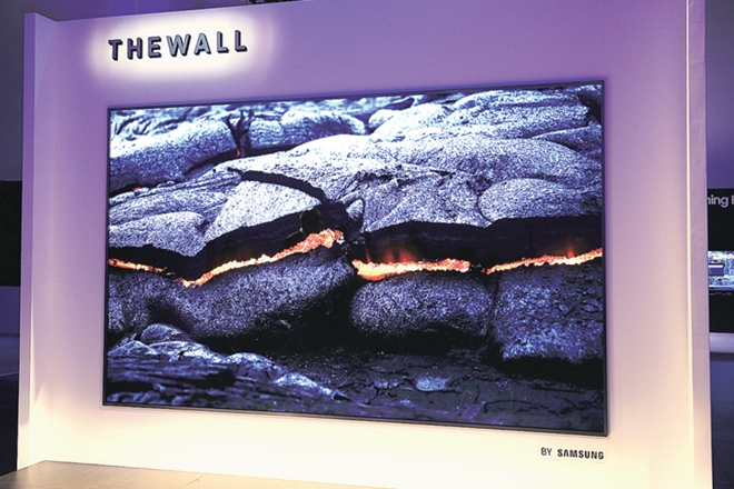 new gadgets of 2018, new gadgets, UV Sense, 3E Robotics, Smoke detector & speaker, AR Glasses, AI Phone, Aflac Duck, Concept Car, Self-driving luggage, Smart Display, Wall TV, loreal