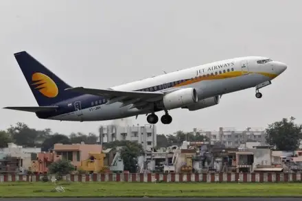 jet airways, jet airways flight, jet airways flight delay, jet airways compensation, jet airways passenger misses flight, delhi to jaipur jet airways, jet airways delay