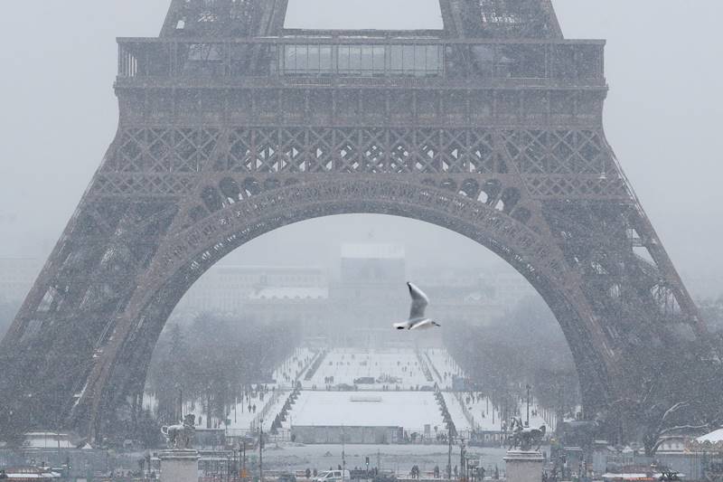 paris, Eiffel Tower, snow, snowfall, france, city of lights, eiffel tower closed, when is eiffel tower opening, snow in paris, world news, winter season