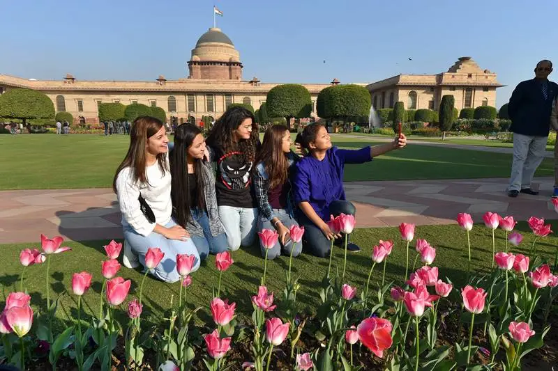 Mughal Gardens, Rashtrapati Bhavan, Mughal Gardens of Rashtrapati Bhavan, Mughal Gardens open, when is Mughal Gardens opening, Mughal Gardens photos, flowers, flower show, tulip, roses, Mughal Gardens open for public, Mughal Gardens timings, Udyanotsav