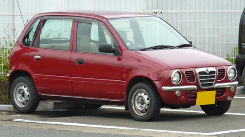 Maruti Zen: India was just entering the era of modern looking cars, giving up straight lines to more curvy design lines. Maruti perhaps thought it would be nice to ride both the boats together redesigning the Zen in a retro modern Classic. However, the end product is perhaps one of the worst automobile nightmares.
