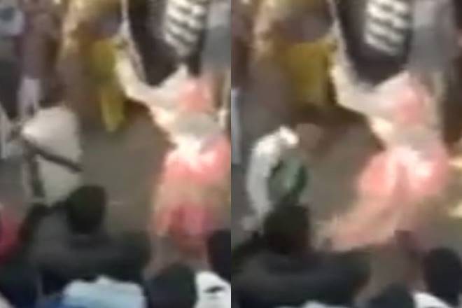 up woman beaten, uttar pradesh woman beaten, up woman beaten by husband, uttar pradesh woman beatne by husband, up shocker, up viral video, up video goes viral, uttar pradesh viral video, uttar pradesh, india news