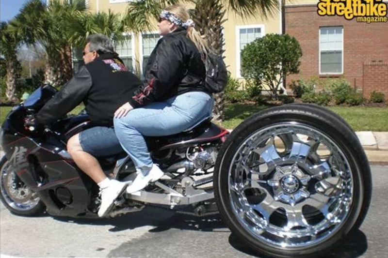 2005 Custom Suzuki Hayabusa: This twin-turboed 'Busa trike sports 26-inch rims. WHY!