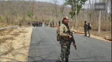 pm narendra modi, narendra modi, pm narendra modi in chhattisgarh, pm narendra modi presents slippers under charan paduka scheme, pm narendra modi presents slippers under charan paduka scheme in chhattisgarh