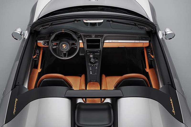 The broad body of the Porsche 911 concept car has been borrowed from the 911 Carrera 4 Cabriolet, although the wings, front bonnet and rear cover of the concept are made of lightweight carbon-fibre composite material. The paintwork in the traditional colours of GT Silver and White harks back to Porsche’s early racing cars.