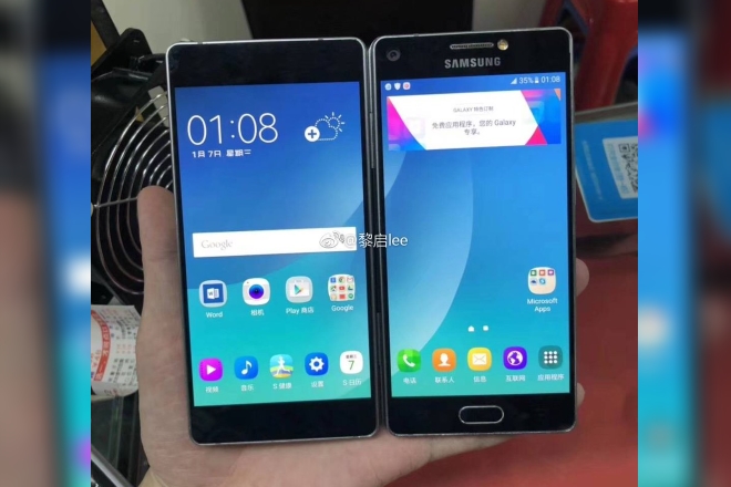 Samsung’s first prototype has two displays, much like the ZTE Axion M, conjoined by hinges in the centre. (Source: @MMDJ_/ Twitter)